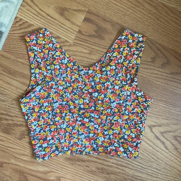 Trendy orange and yellow floral print crop top - Picture 2 of 2